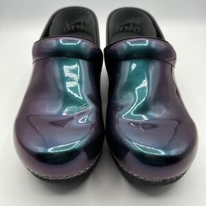 Excellent Dansko Wide XP 2.0 Clogs Womens 39 Iridescent Purple Slip Resistant